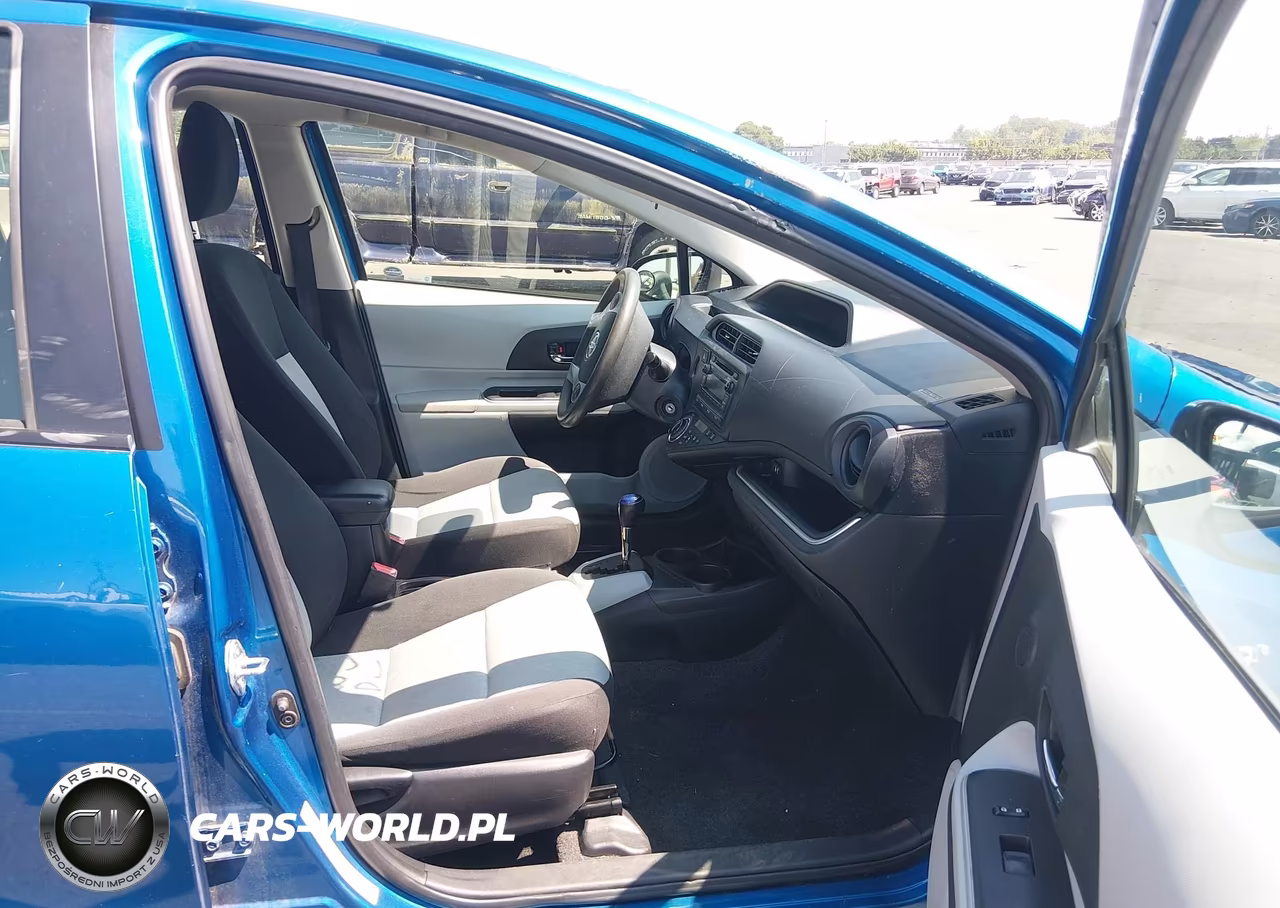 2014 Toyota Prius C Two VIN:JTDKDTB34E1082290 - 5