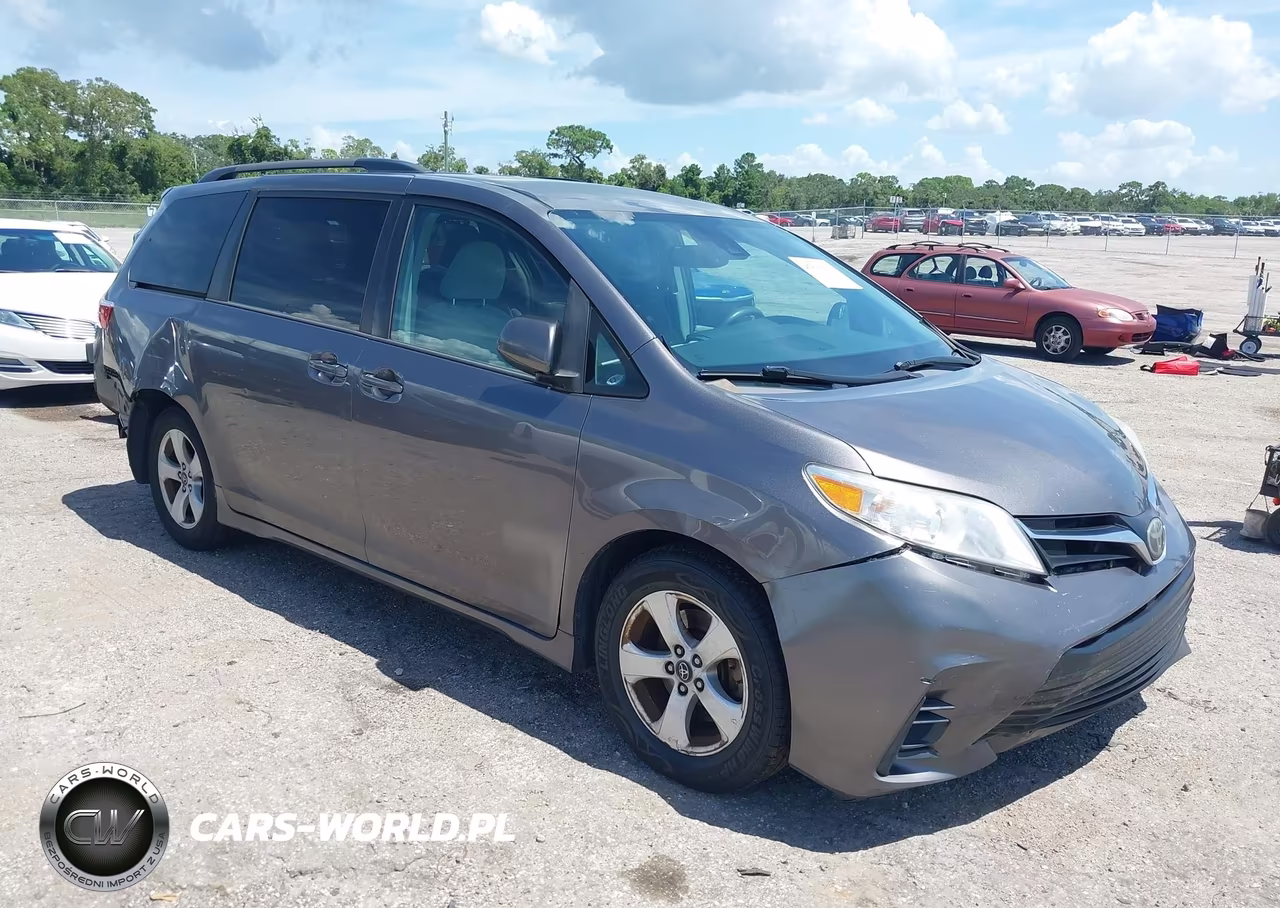 2018 Toyota Sienna Le 8 Passenger