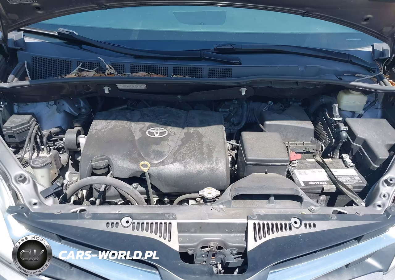 2018 Toyota Sienna Le 8 Passenger VIN:5TDKZ3DC9JS919580 - 10