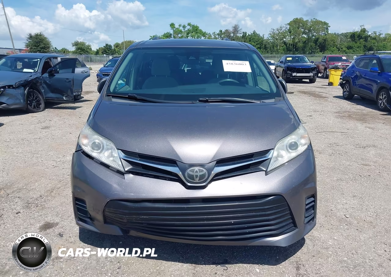 2018 Toyota Sienna Le 8 Passenger VIN:5TDKZ3DC9JS919580 - 12