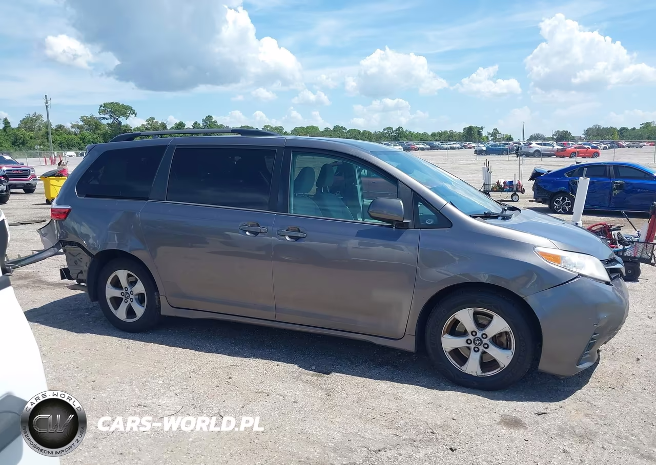 2018 Toyota Sienna Le 8 Passenger VIN:5TDKZ3DC9JS919580 - 13