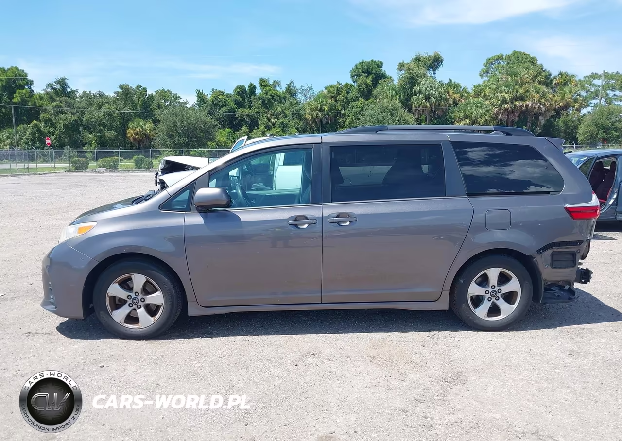 2018 Toyota Sienna Le 8 Passenger VIN:5TDKZ3DC9JS919580 - 14