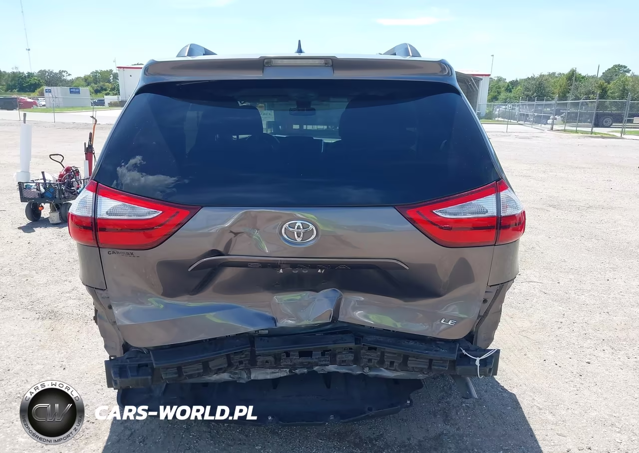 2018 Toyota Sienna Le 8 Passenger VIN:5TDKZ3DC9JS919580 - 16