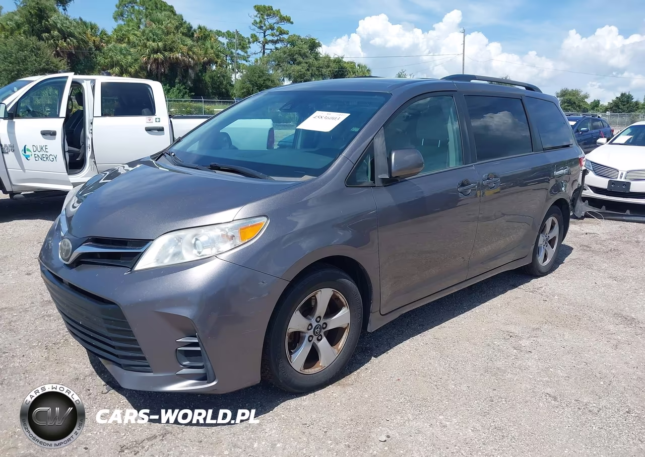 2018 Toyota Sienna Le 8 Passenger VIN:5TDKZ3DC9JS919580 - 2