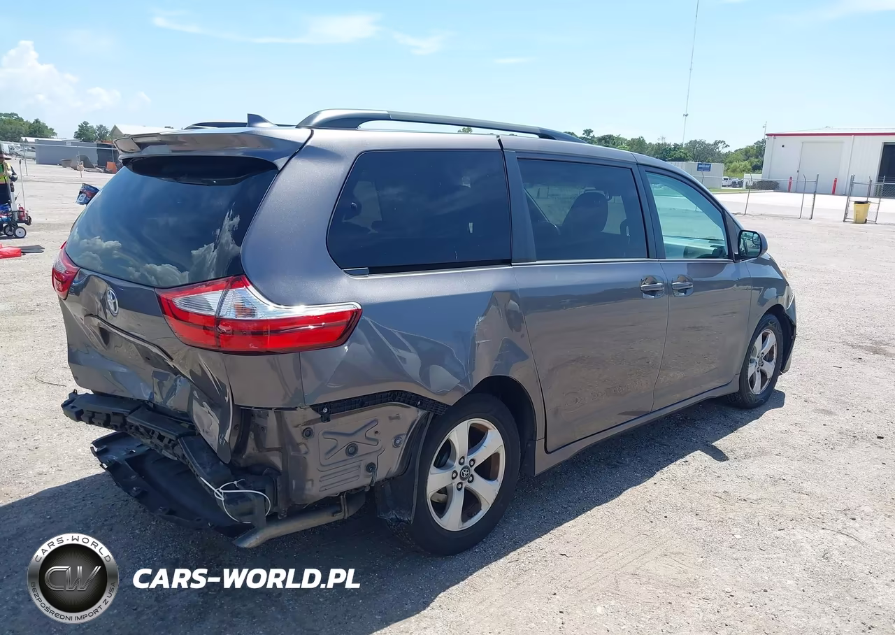2018 Toyota Sienna Le 8 Passenger VIN:5TDKZ3DC9JS919580 - 4