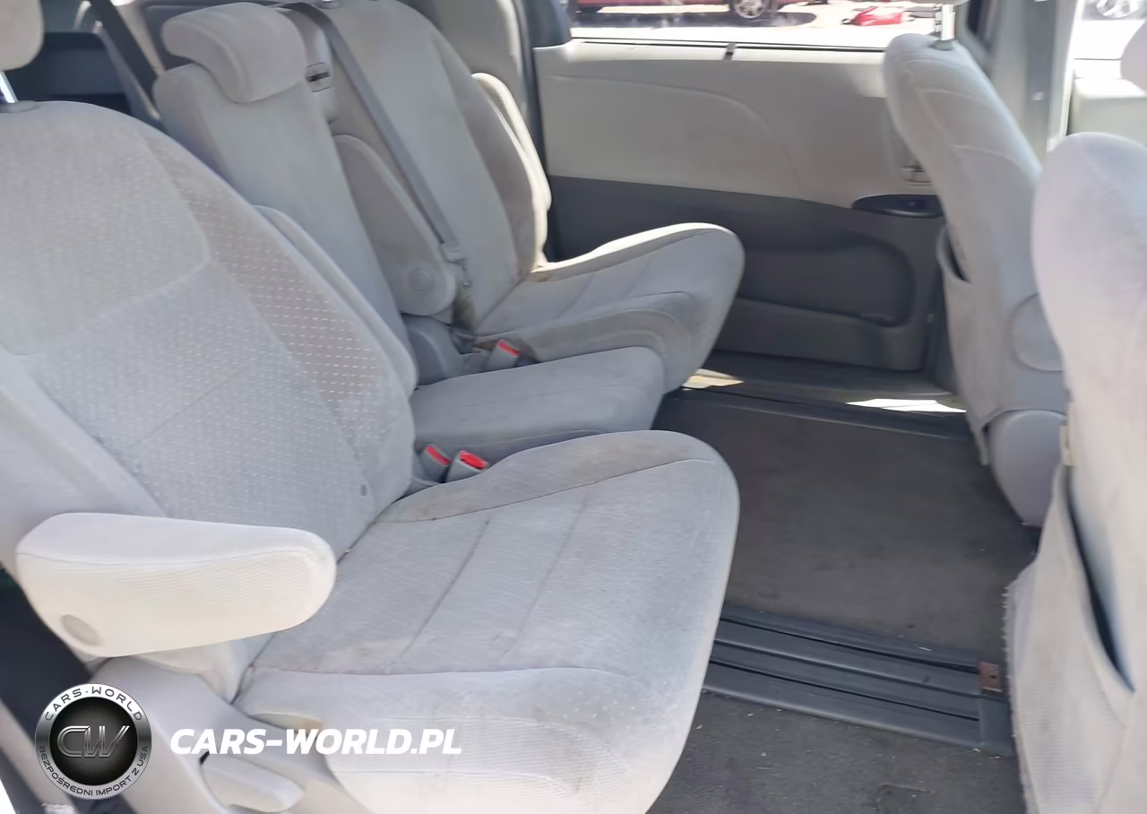 2018 Toyota Sienna Le 8 Passenger VIN:5TDKZ3DC9JS919580 - 8