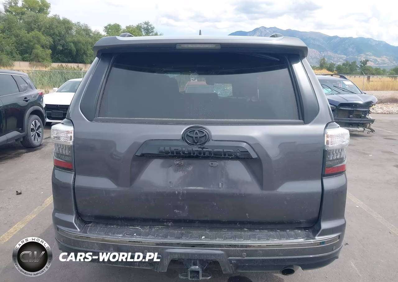 2021 Toyota 4Runner Nightshade Special Edition VIN:JTEJU5JR5M5945209 - 15
