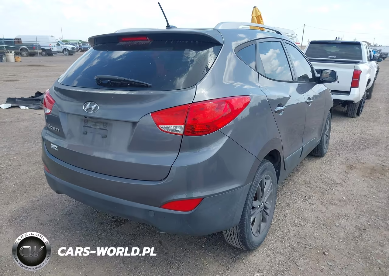2015 Hyundai Tucson Se VIN:KM8JU3AG2FU043290 - 4