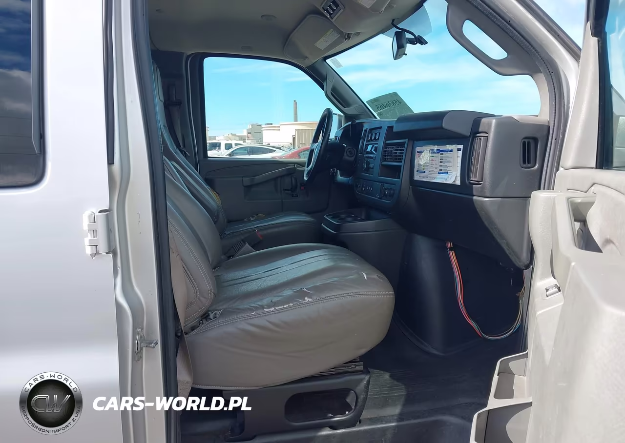 2017 Chevrolet Express 3500 Ls VIN:1GAZGNFF3H1305695 - 5