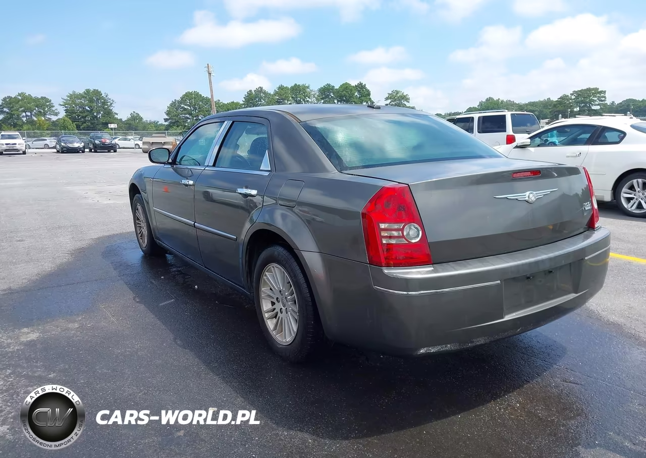 2010 Chrysler 300 Touring-Signature Series-Executive Series VIN:2C3CA5CV6AH192928 - 3