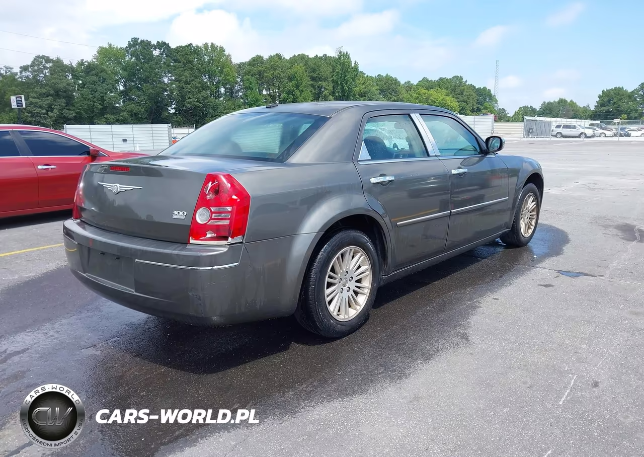 2010 Chrysler 300 Touring-Signature Series-Executive Series VIN:2C3CA5CV6AH192928 - 4