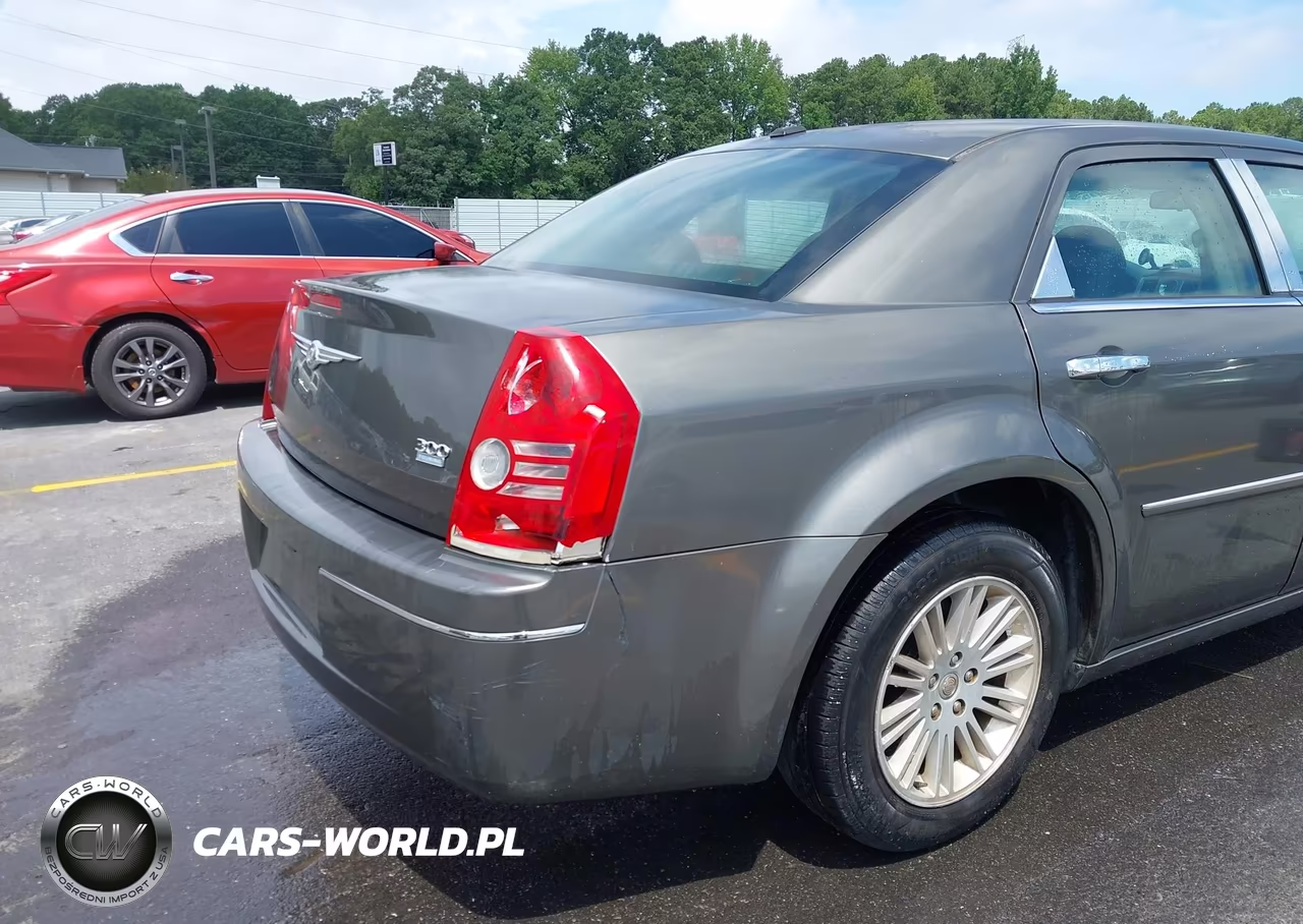 2010 Chrysler 300 Touring-Signature Series-Executive Series VIN:2C3CA5CV6AH192928 - 6