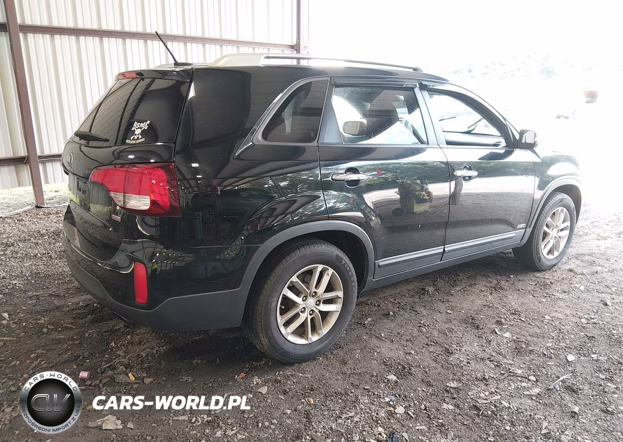 2015 Kia Sorento Lx VIN:5XYKTCA65FG574441 - 4