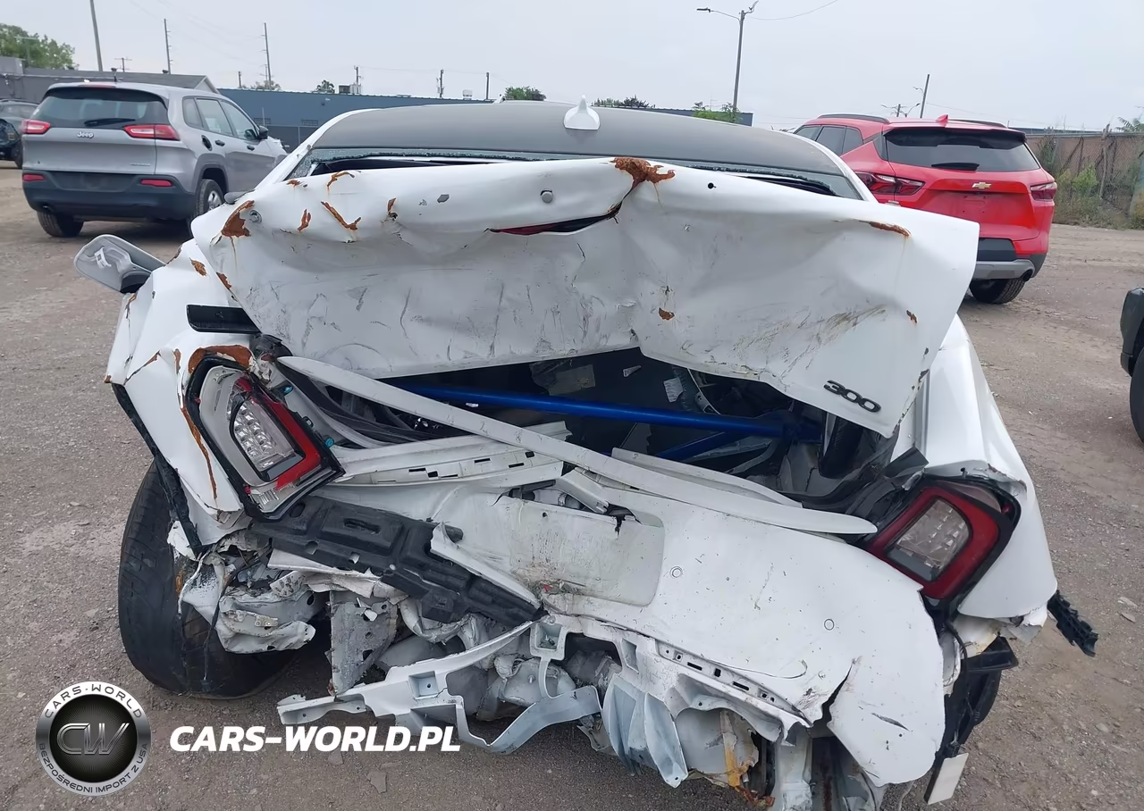 2018 Chrysler 300 300S VIN:2C3CCABT6JH160144 - 15