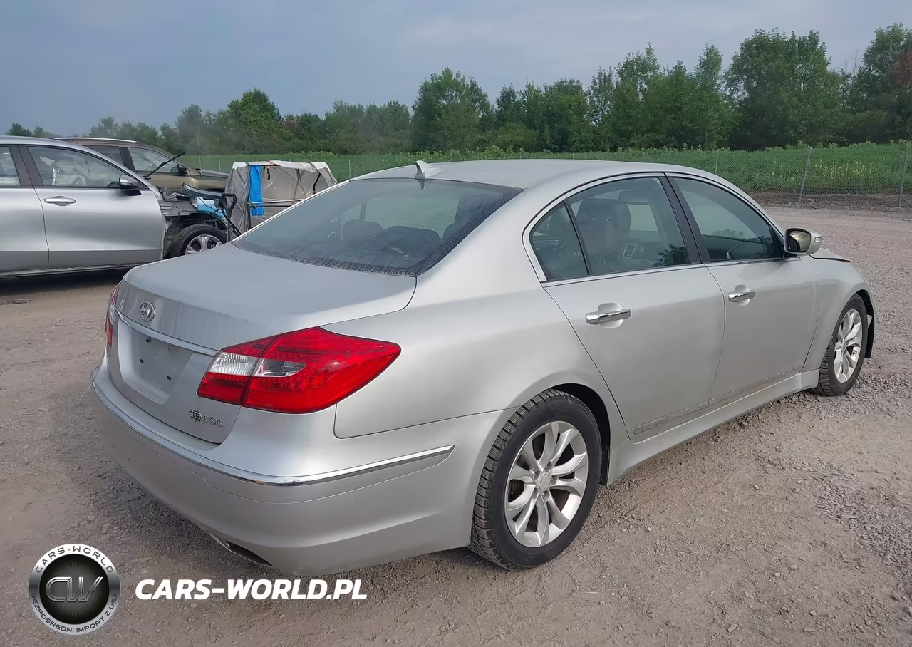 2013 Hyundai Genesis 3.8 VIN:KMHGC4DDXDU215079 - 4
