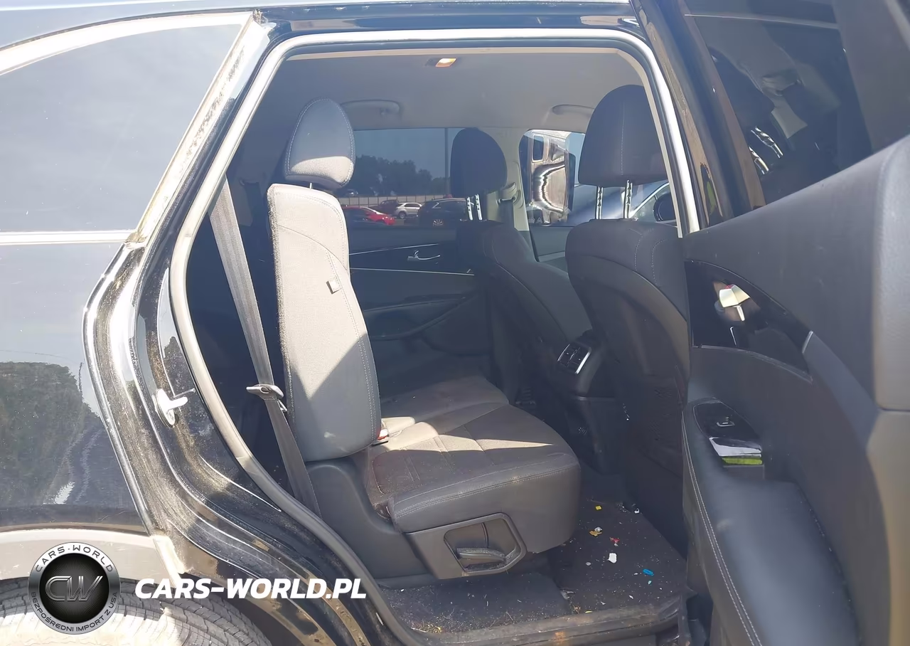 2019 Kia Sorento 2.4L L VIN:5XYPG4A35KG475893 - 8