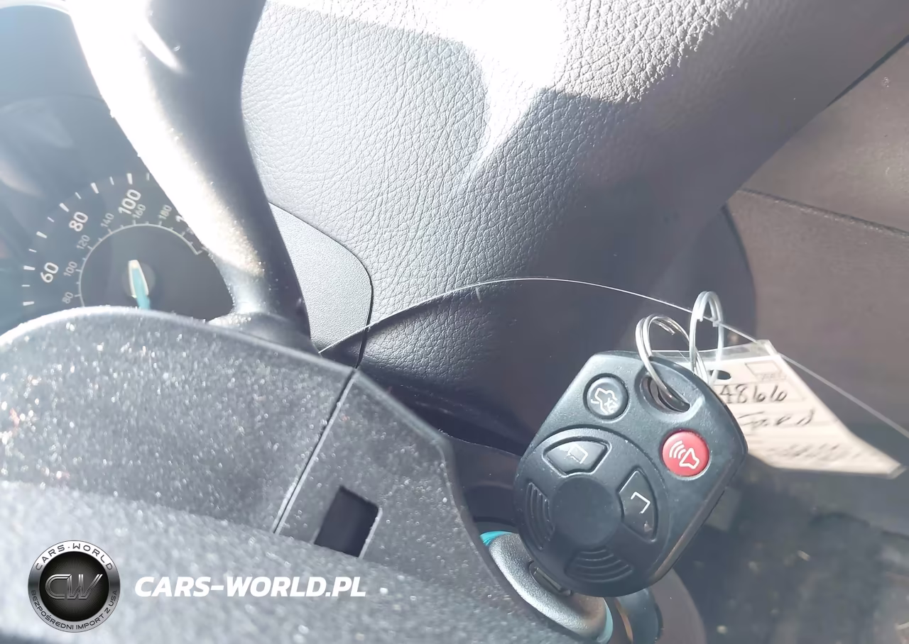 2018 Ford Focus Se VIN:1FADP3FE7JL215592 - 11