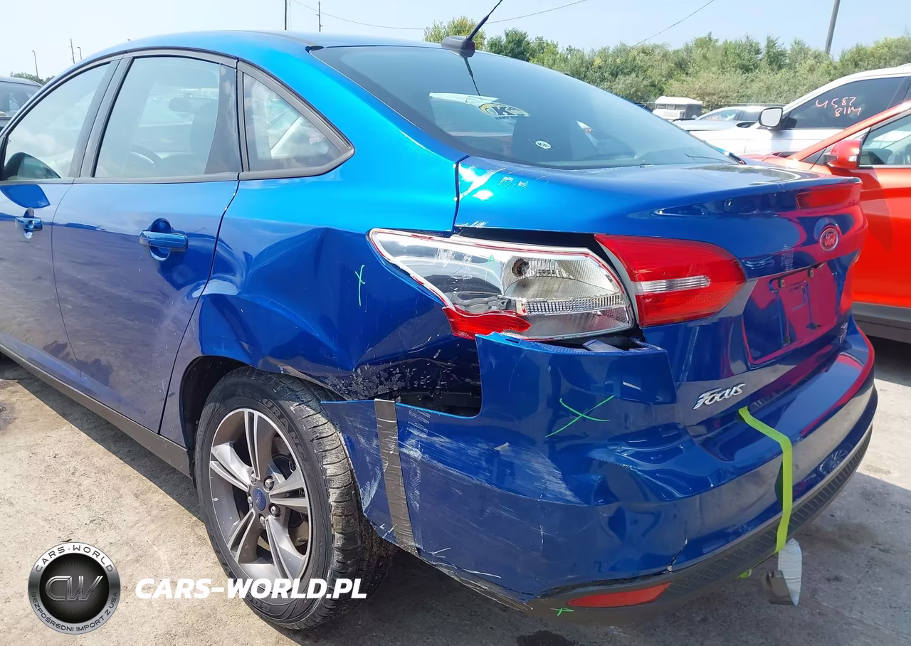 2018 Ford Focus Se VIN:1FADP3FE7JL215592 - 6