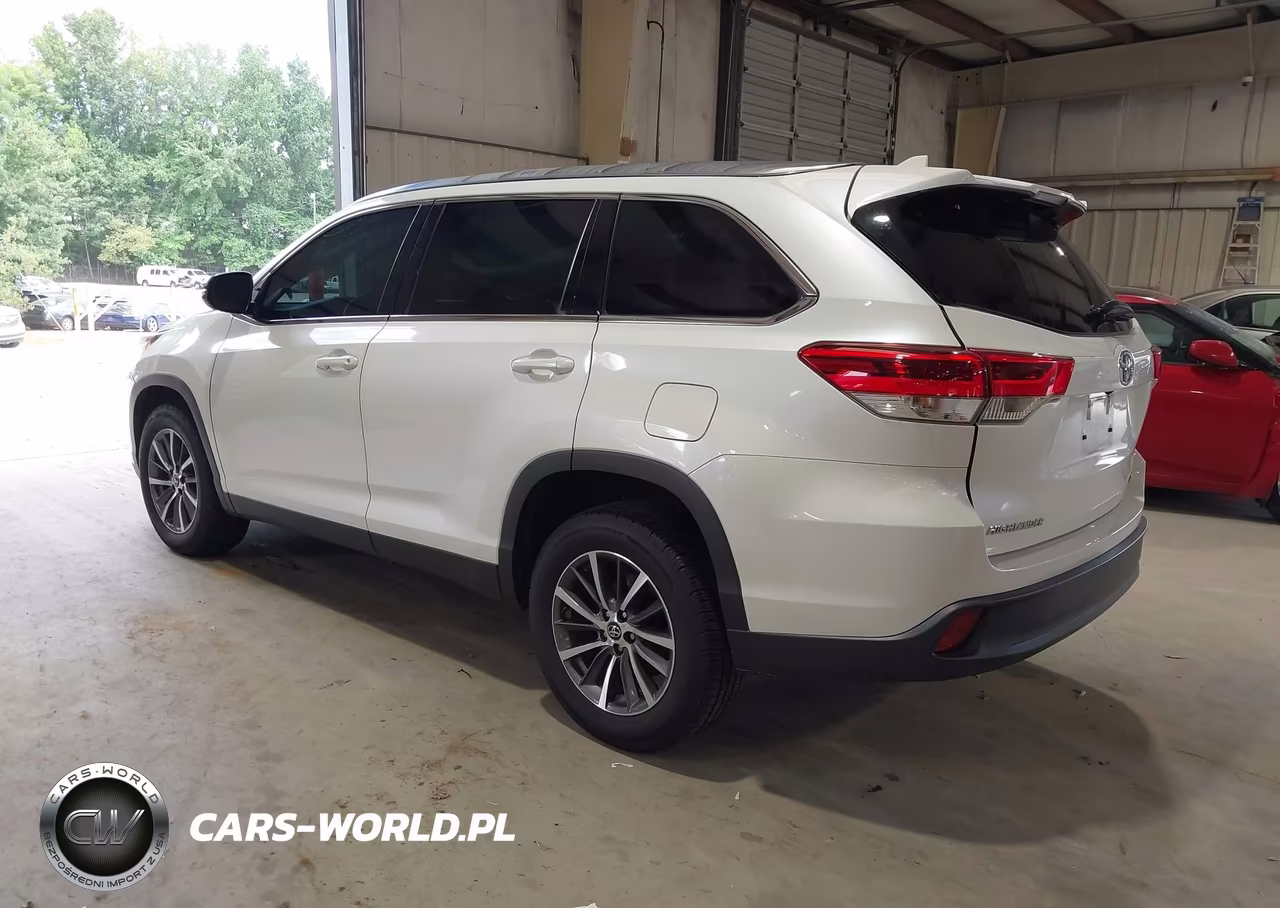 2019 Toyota Highlander Xle VIN:5TDKZRFH4KS311513 - 3