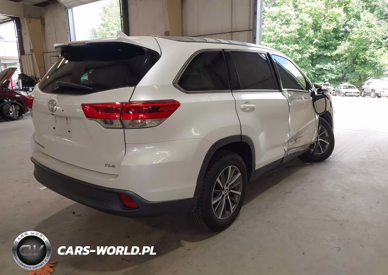 2019 Toyota Highlander Xle VIN:5TDKZRFH4KS311513 - 4