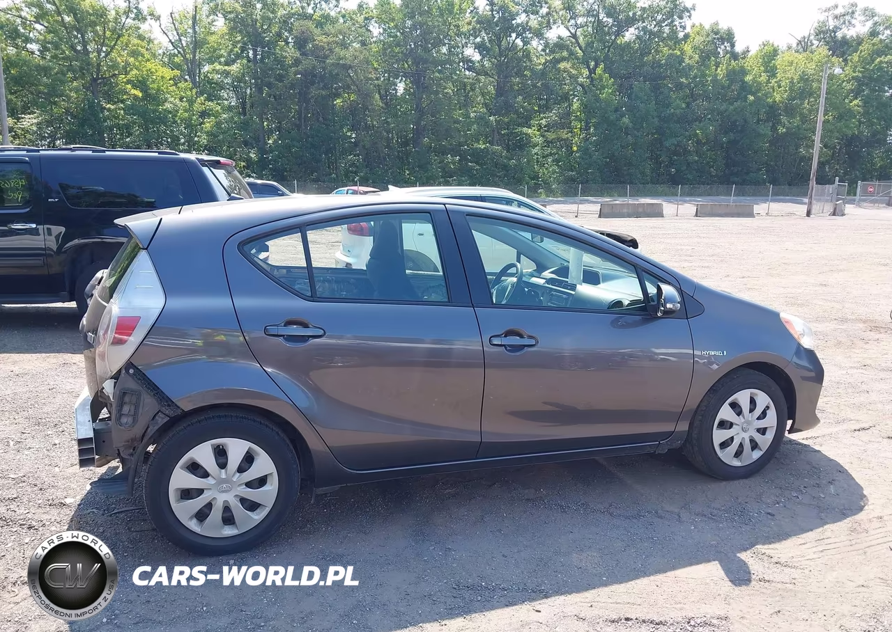 2014 Toyota Prius C Two VIN:JTDKDTB39E1066991 - 13