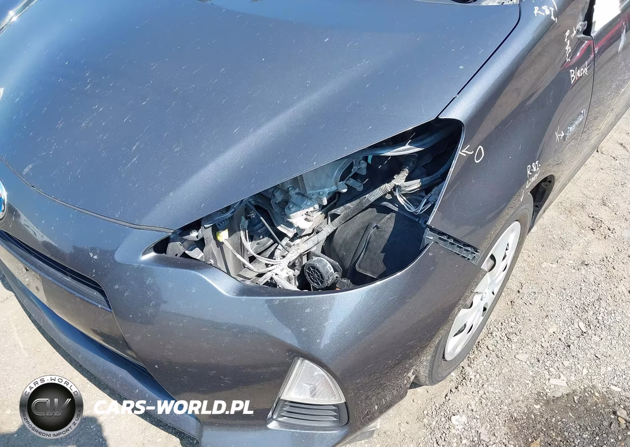2014 Toyota Prius C Two VIN:JTDKDTB39E1066991 - 17