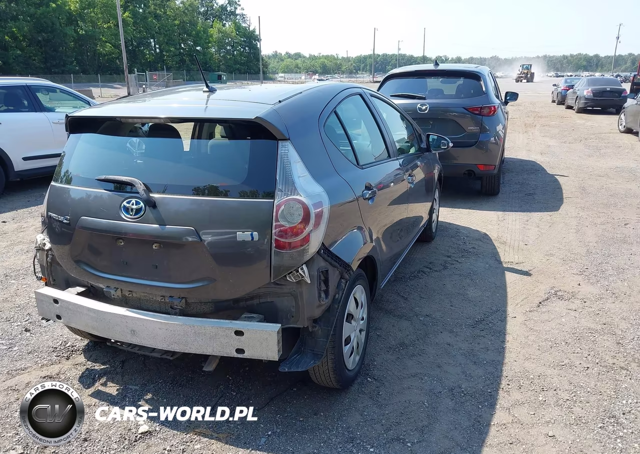 2014 Toyota Prius C Two VIN:JTDKDTB39E1066991 - 4