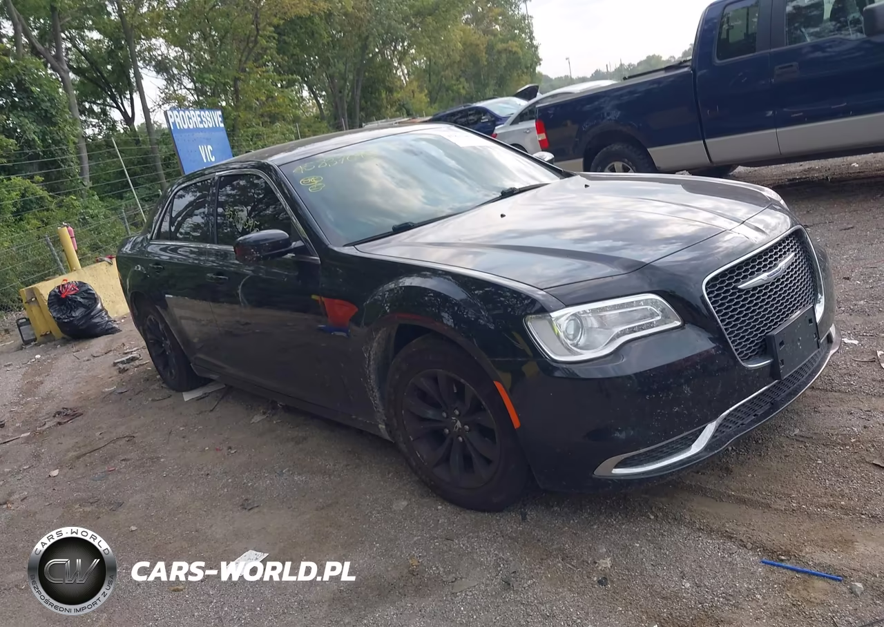 2019 Chrysler 300 Touring VIN:2C3CCAAG8KH601696 - 1