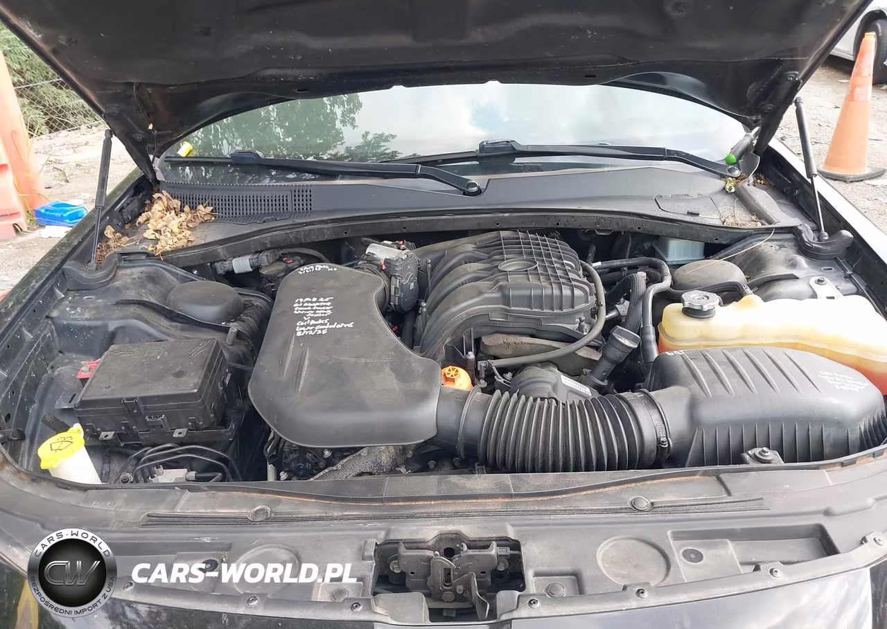 2019 Chrysler 300 Touring VIN:2C3CCAAG8KH601696 - 10