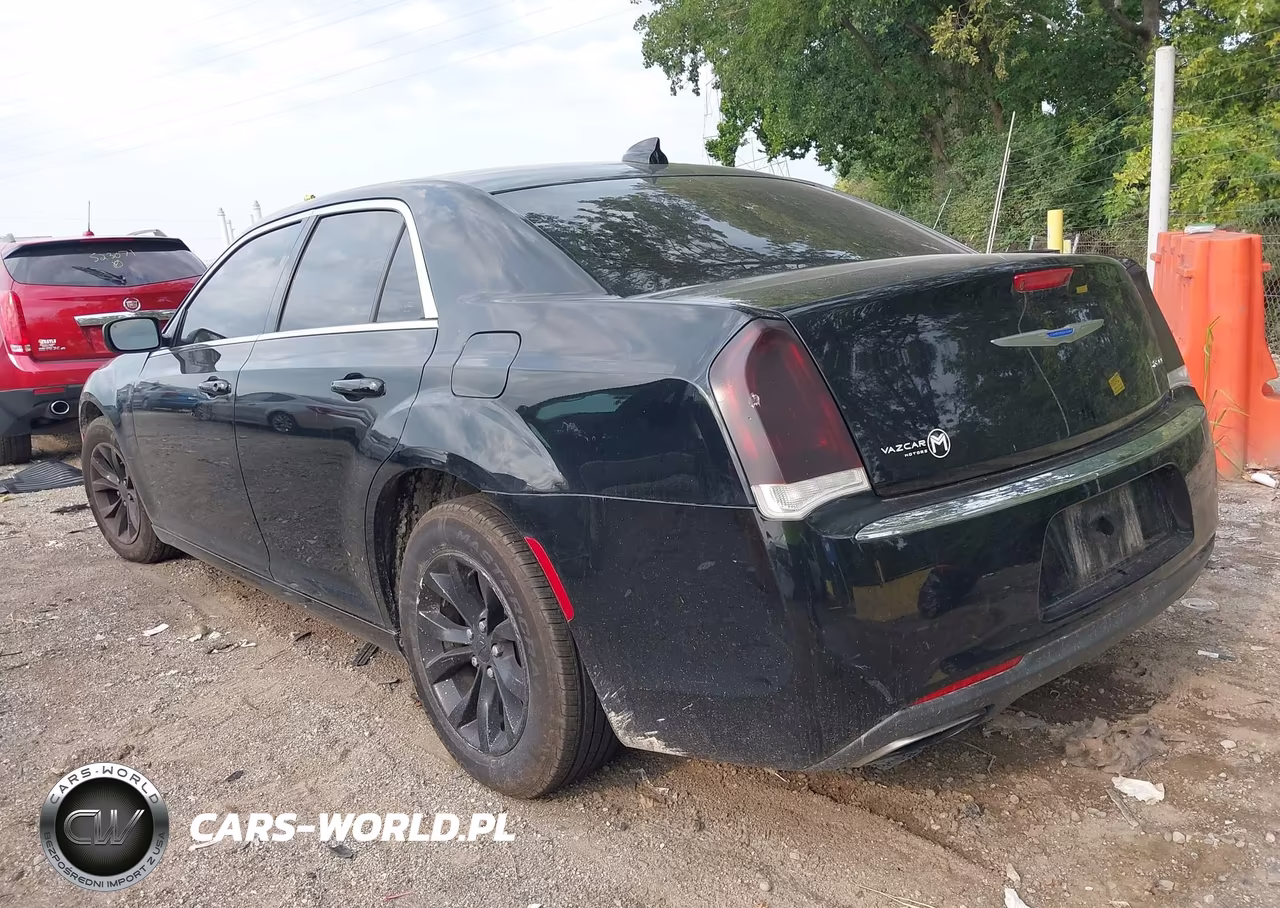 2019 Chrysler 300 Touring VIN:2C3CCAAG8KH601696 - 3