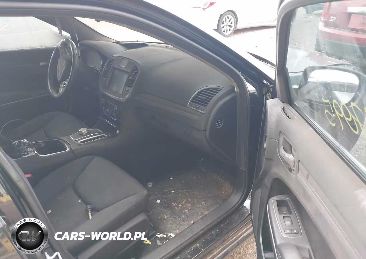 2019 Chrysler 300 Touring VIN:2C3CCAAG8KH601696 - 5