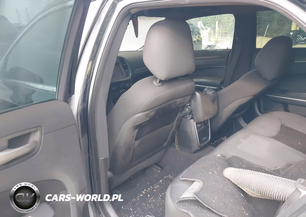2019 Chrysler 300 Touring VIN:2C3CCAAG8KH601696 - 8