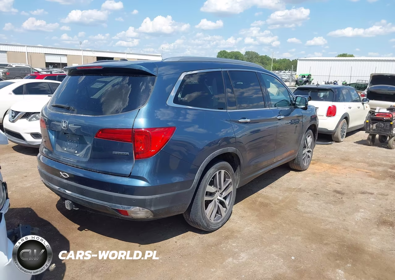 2017 Honda Pilot Touring VIN:5FNYF5H90HB015077 - 4