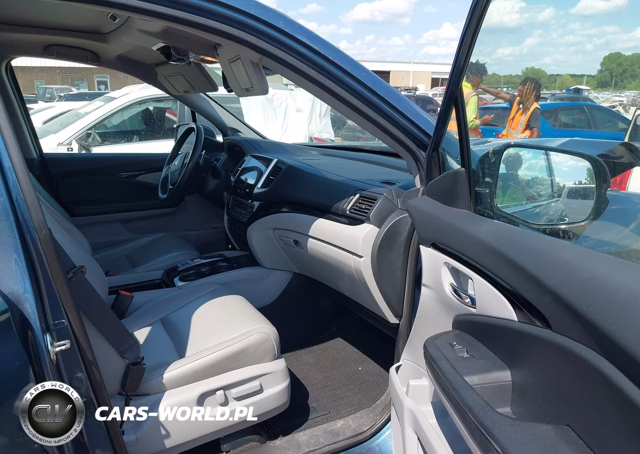 2017 Honda Pilot Touring VIN:5FNYF5H90HB015077 - 5