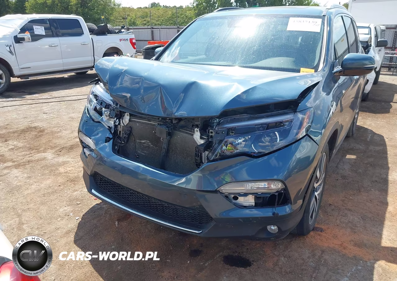 2017 Honda Pilot Touring VIN:5FNYF5H90HB015077 - 6