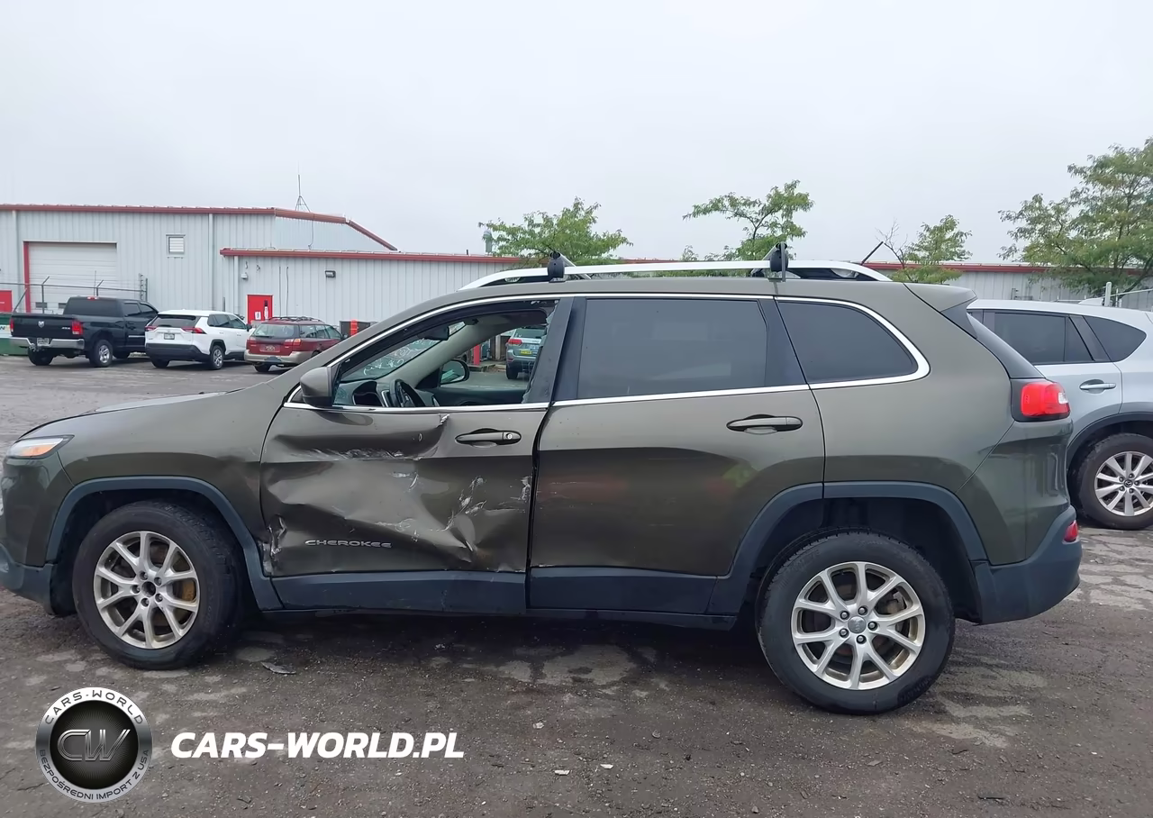 2015 Jeep Cherokee Latitude VIN:1C4PJLCB9FW597102 - 14