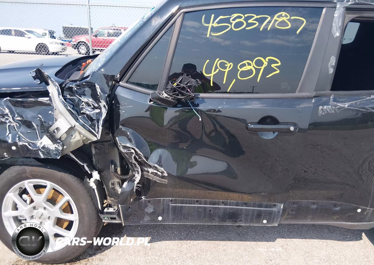 2023 Jeep Renegade Latitude 4X4 VIN:ZACNJDB12PPP28503 - 17