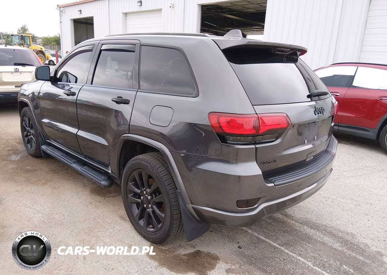 2019 Jeep Grand Cherokee Altitude 4X4 VIN:1C4RJFAG9KC667525 - 3