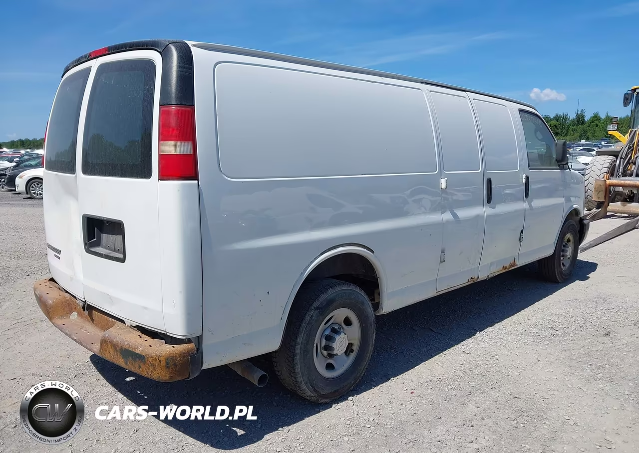 2015 Chevrolet Express 2500 Work Van VIN:1GCWGGFF5F1103363 - 4