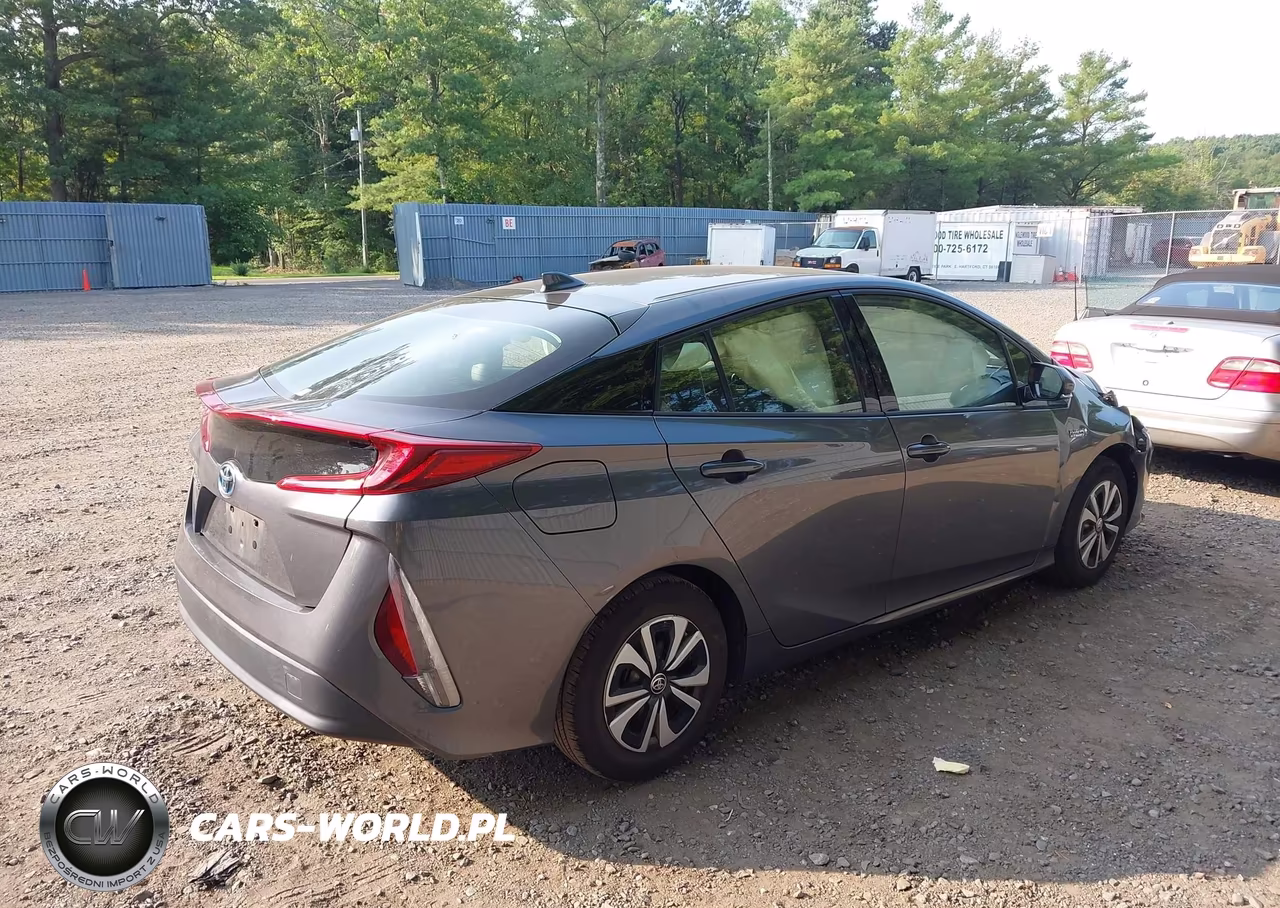 2018 Toyota Prius Prime Premium VIN:JTDKARFP0J3087977 - 4