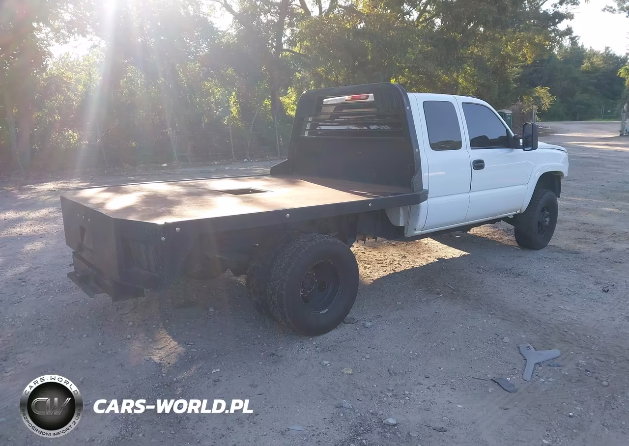 2005 Chevrolet Silverado 3500 Chassis Work Truck VIN:1GBJK39225E269443 - 4