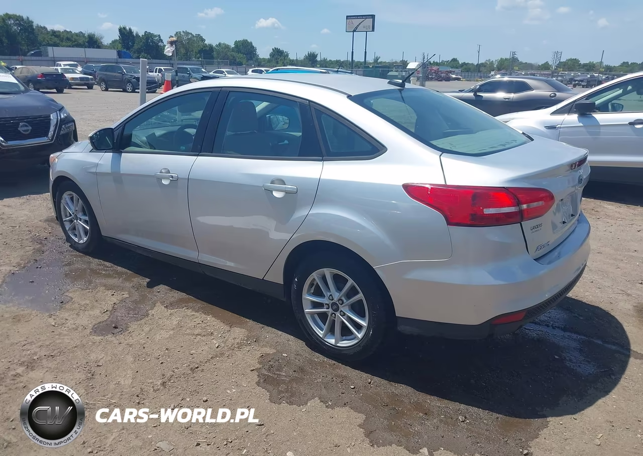 2015 Ford Focus Se VIN:1FADP3F24FL304405 - 3