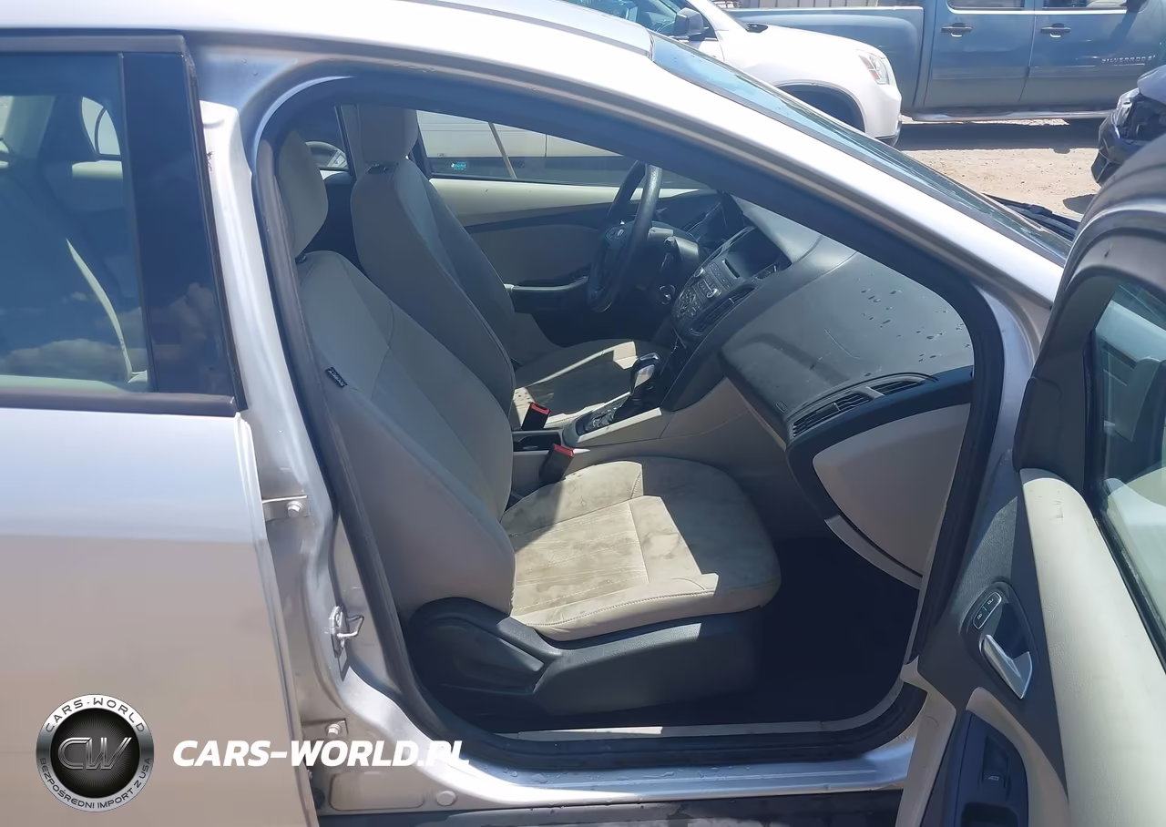 2015 Ford Focus Se VIN:1FADP3F24FL304405 - 5