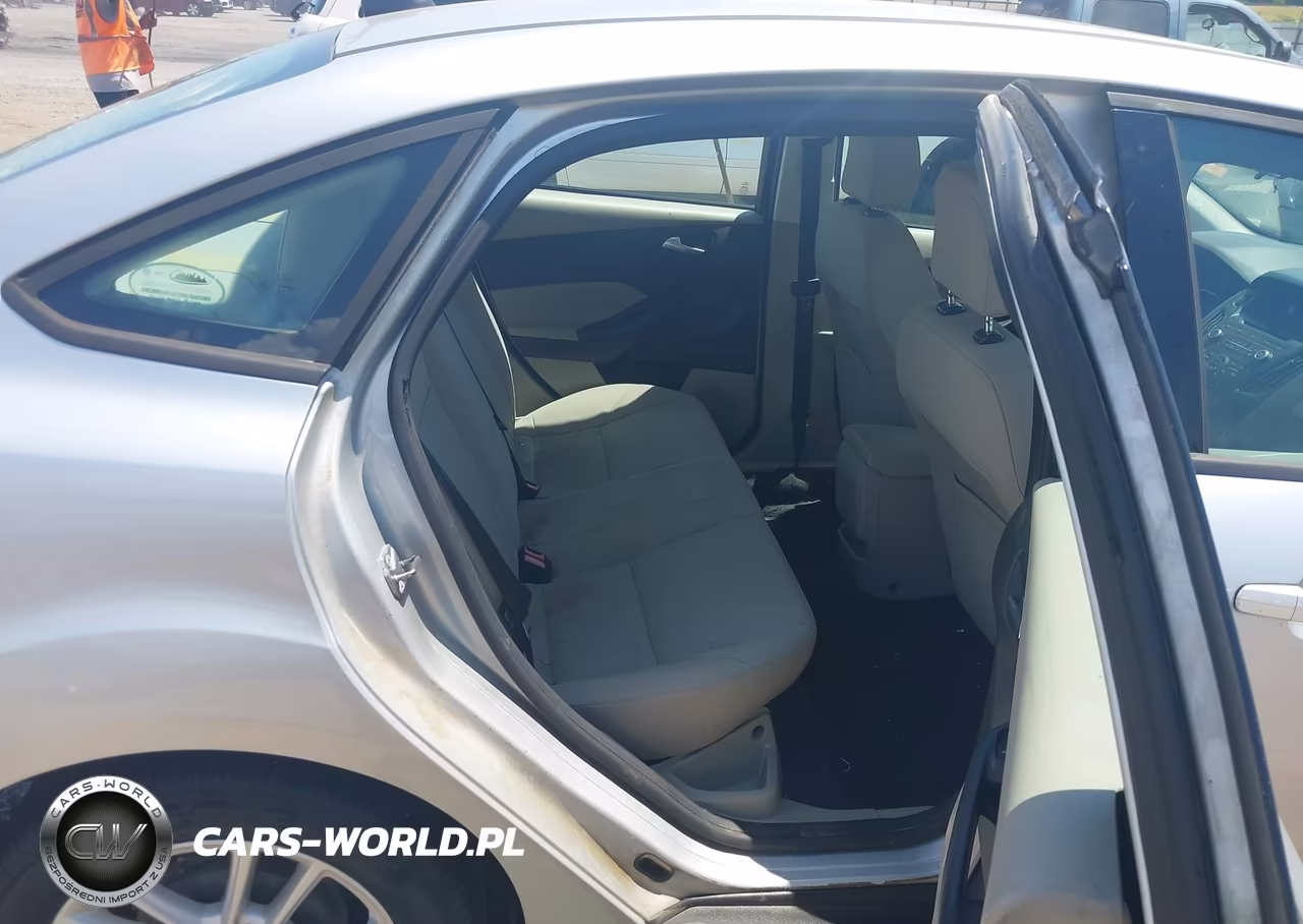 2015 Ford Focus Se VIN:1FADP3F24FL304405 - 8
