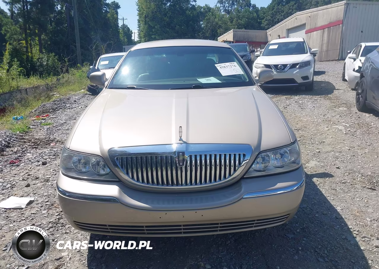 2005 Lincoln Town Car Signature Limited VIN:1LNHM82W35Y659475 - 12