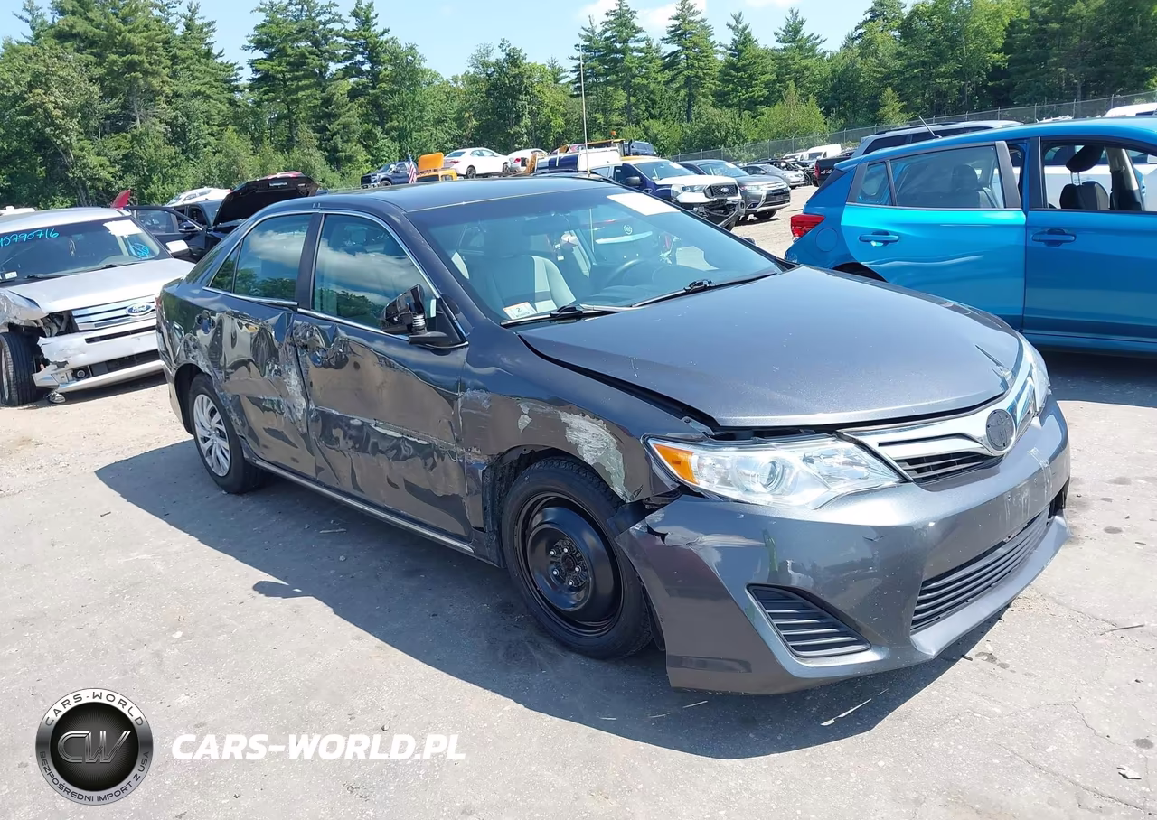 2013 Toyota Camry Le – zdjęcie 1 z 19