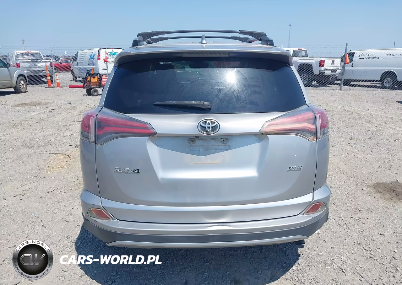 2018 Toyota Rav4 Xle VIN:JTMWFREV7JD114735 - 17