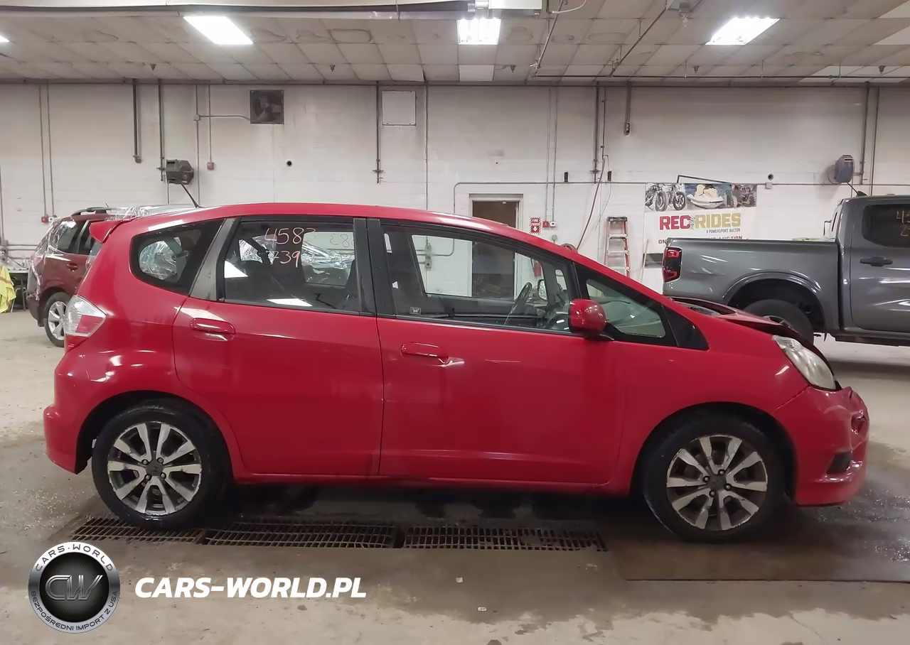 2013 Honda Fit Sport VIN:JHMGE8H59DC009507 - 13
