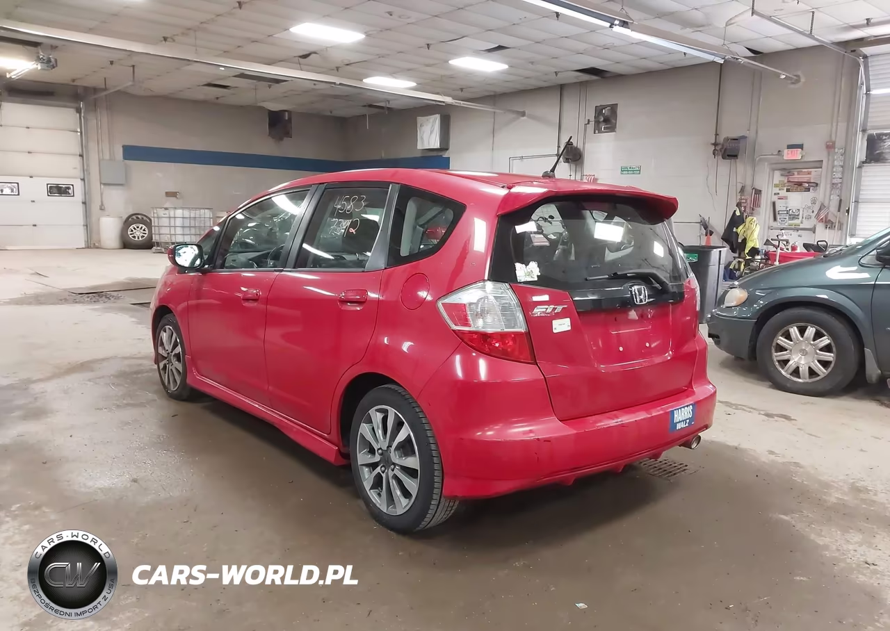 2013 Honda Fit Sport VIN:JHMGE8H59DC009507 - 3