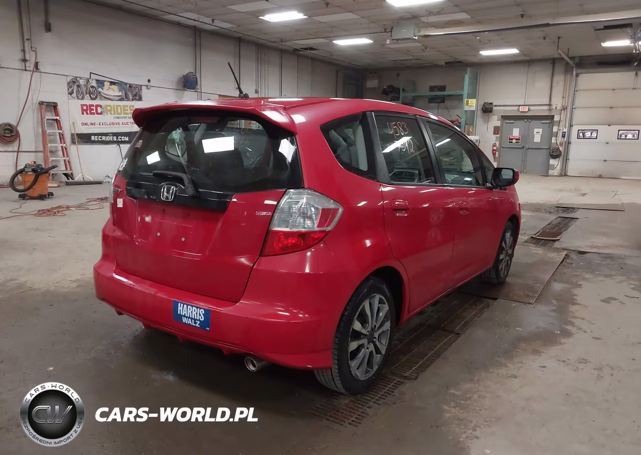 2013 Honda Fit Sport VIN:JHMGE8H59DC009507 - 4